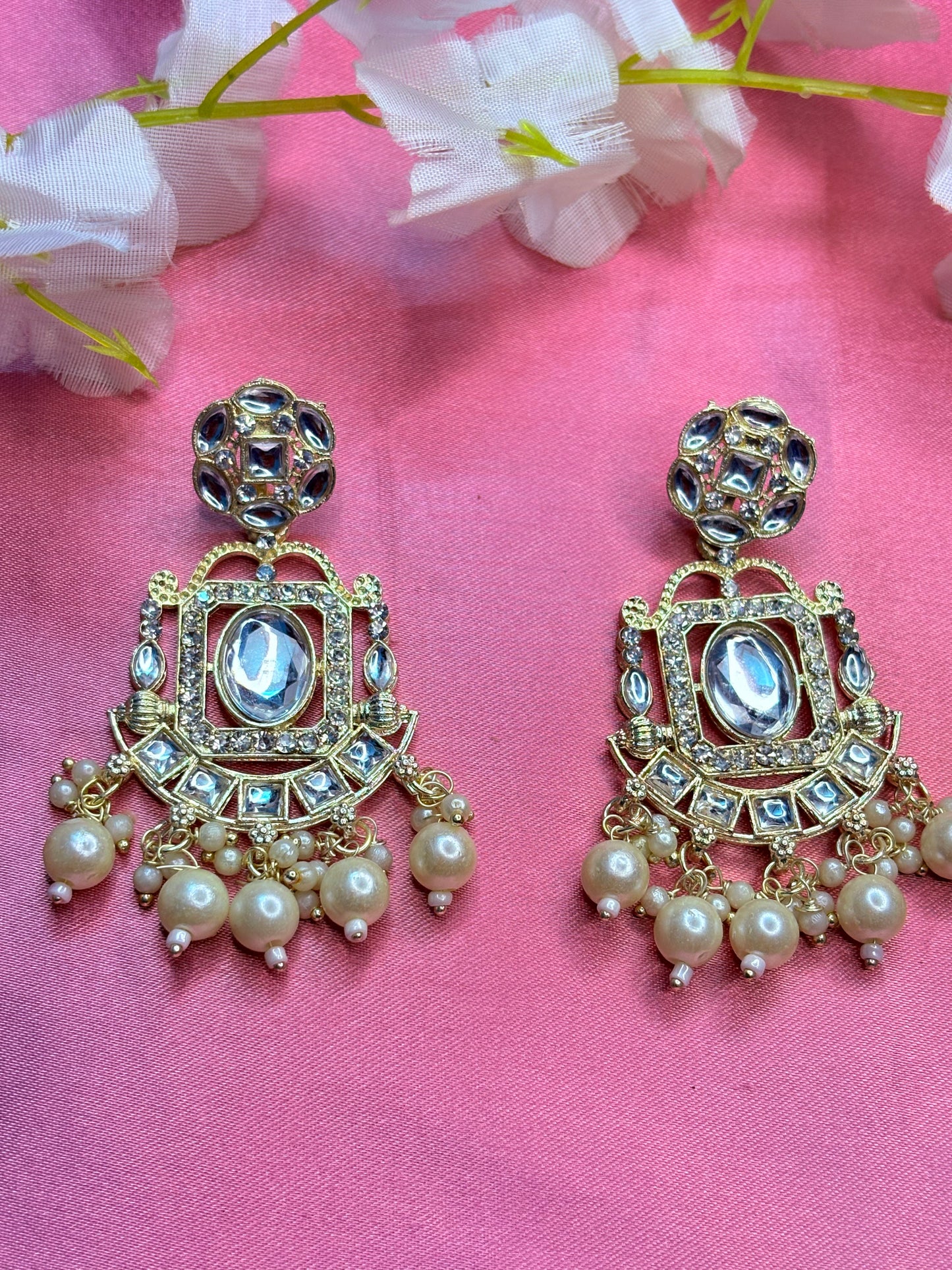 White pearls Earrings