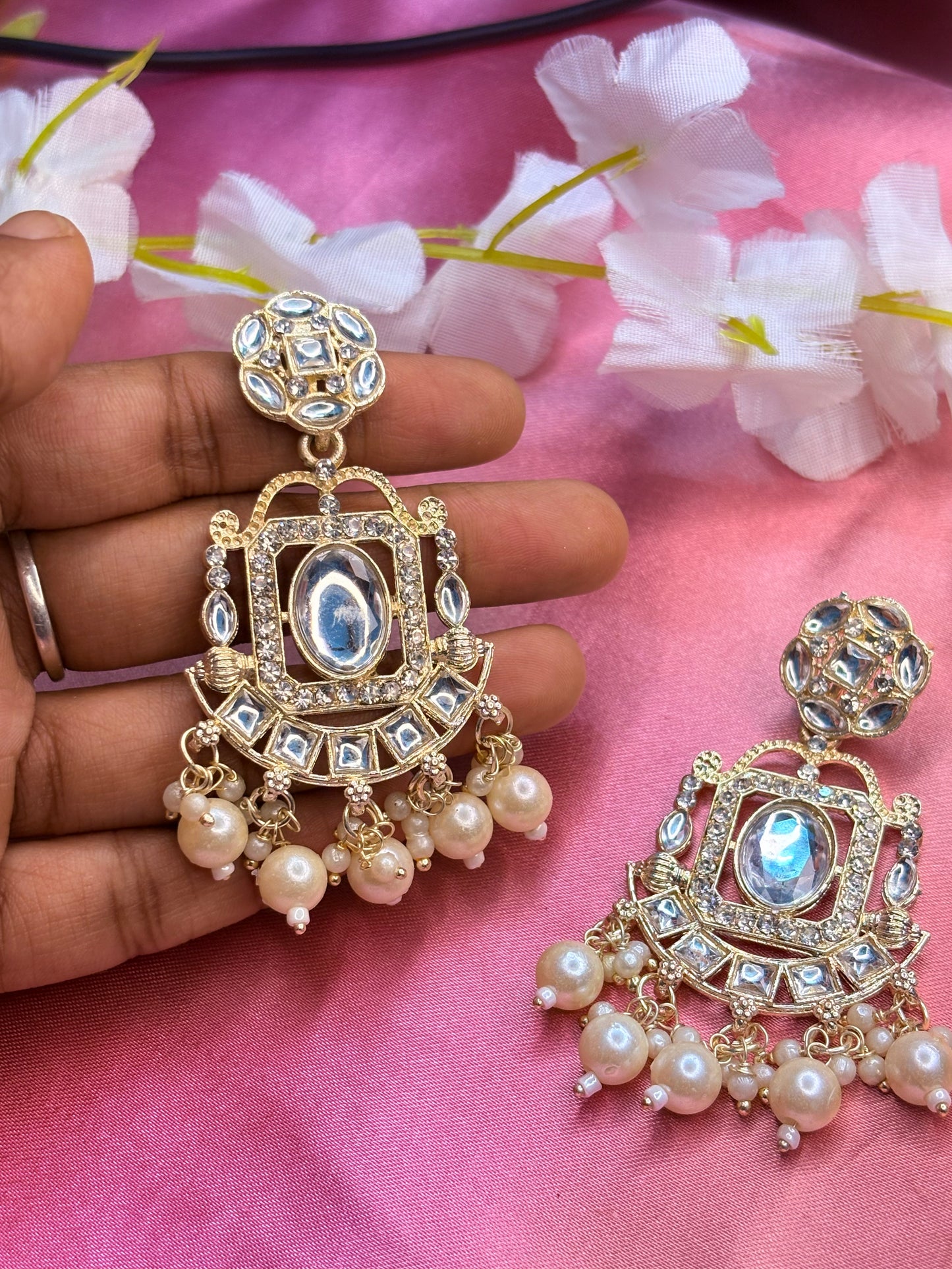 White pearls Earrings