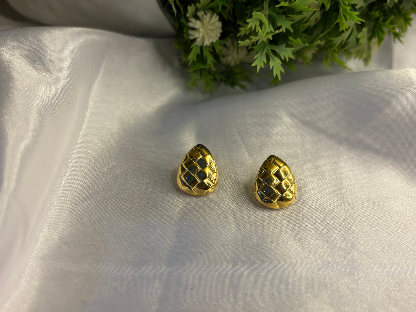 Almond-shaped Earrings