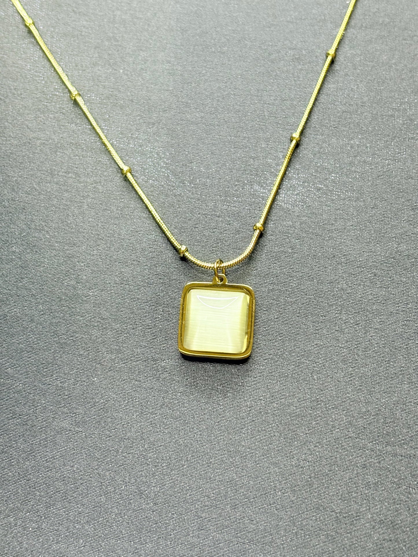 Simple pendant Necklace