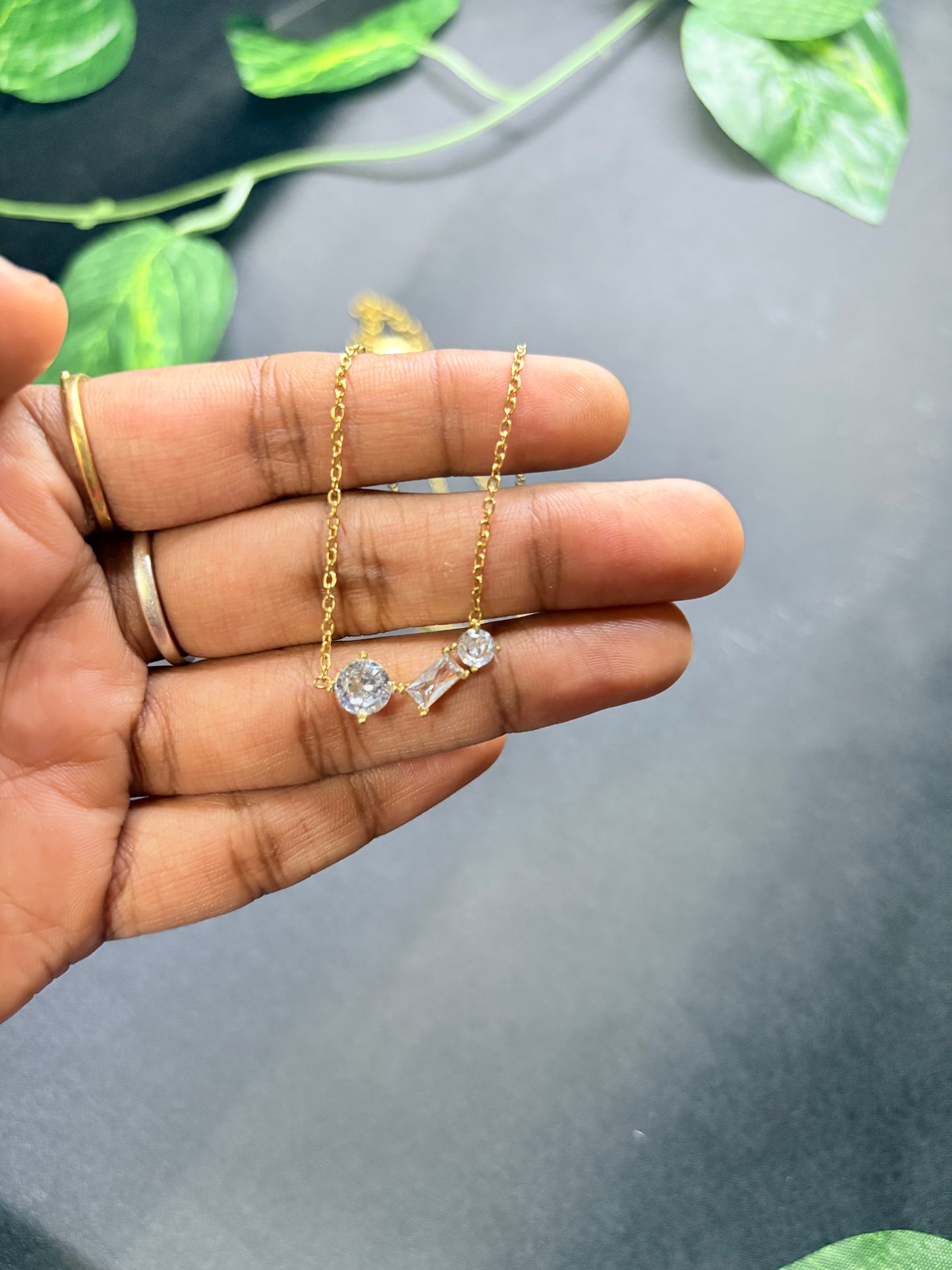 White single pendant Necklace