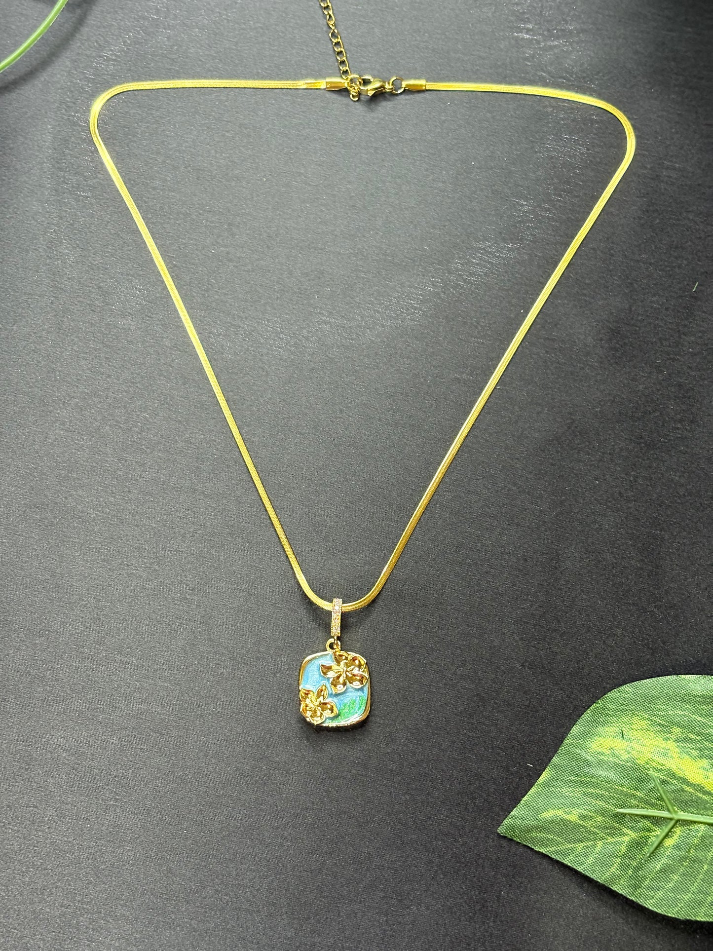 Lux Green Pendant Necklace