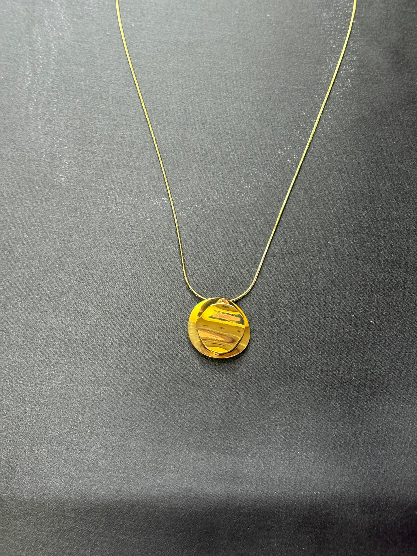 Single pendant Necklace