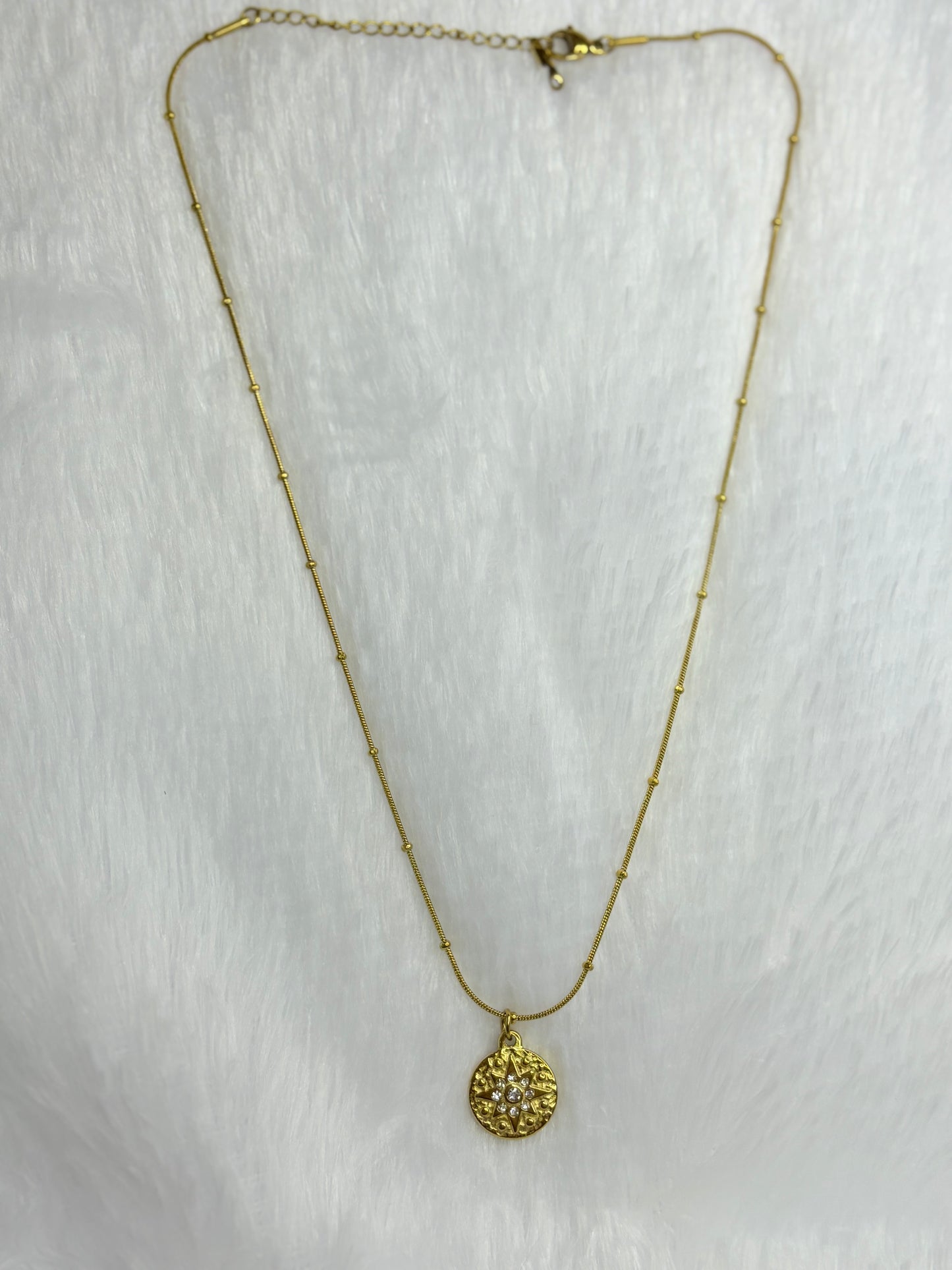 Single pendant Necklace