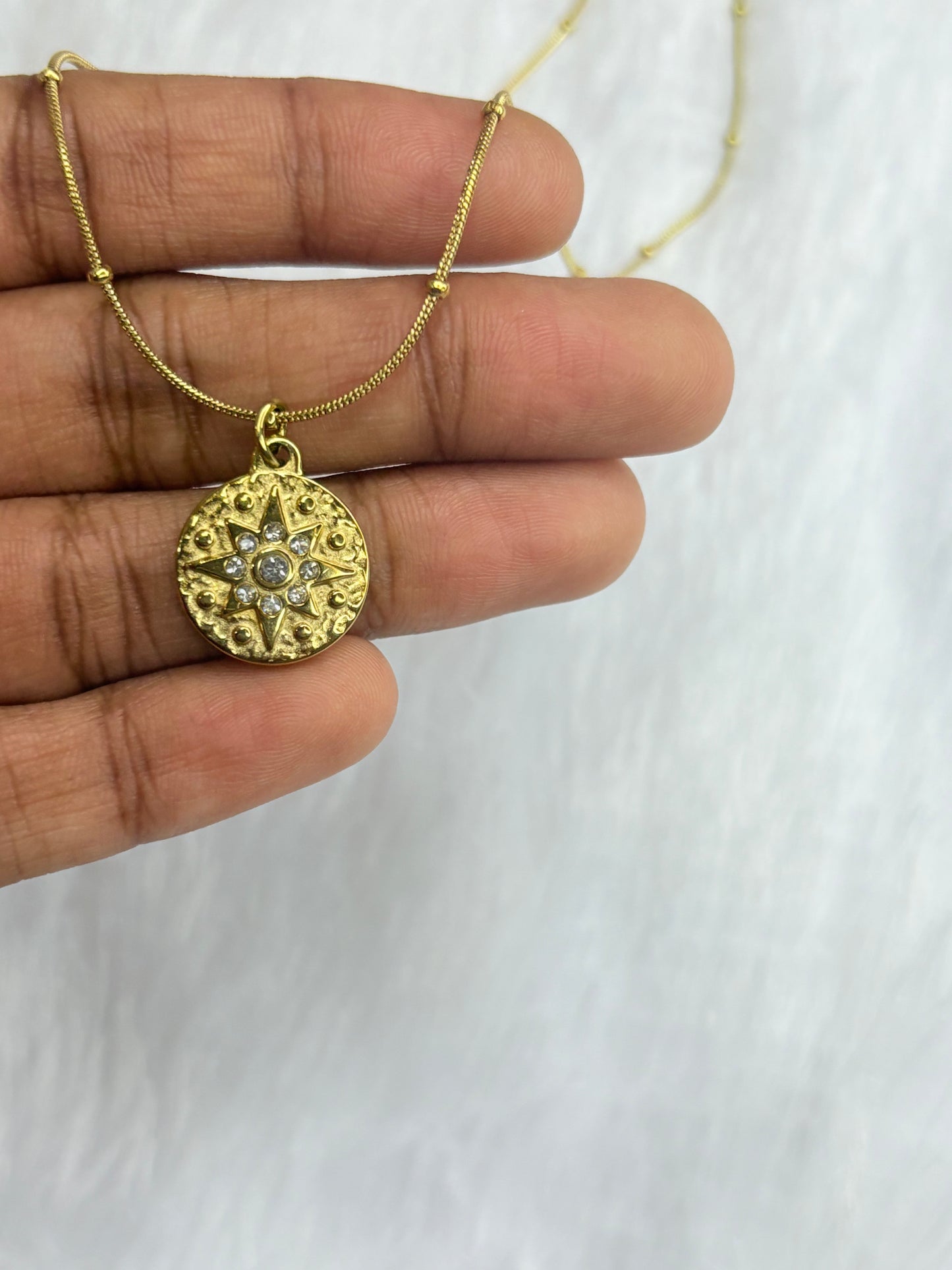 Single pendant Necklace