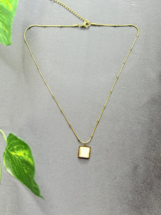 Simple pendant Necklace