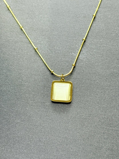 Simple pendant Necklace