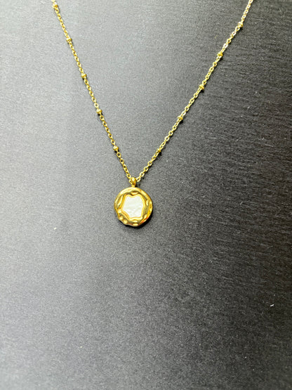 White Beauty Necklace