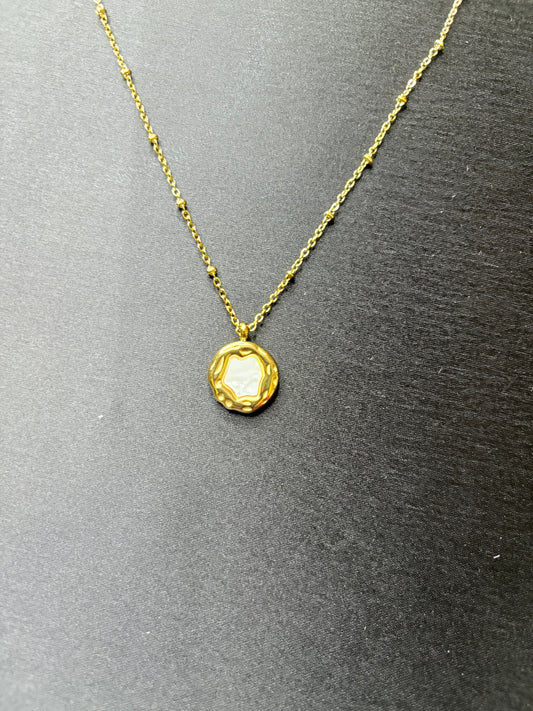 White Beauty Necklace