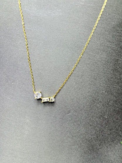 White single pendant Necklace