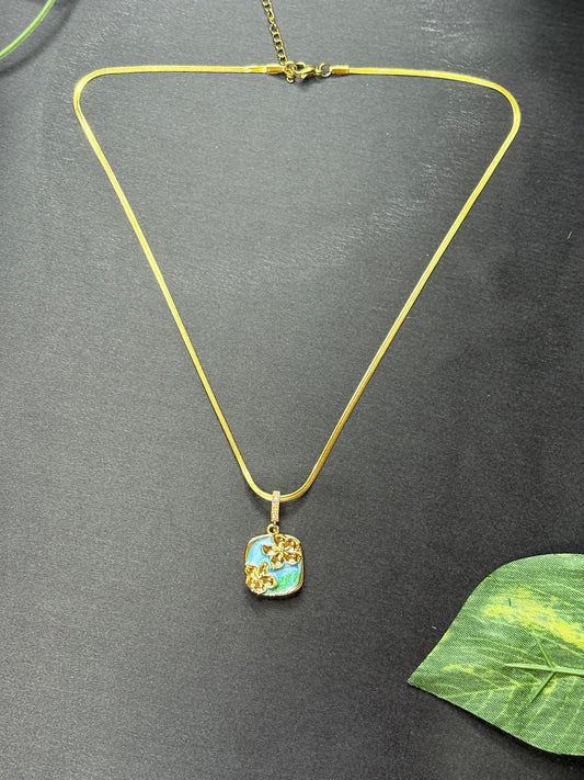 Lux Green Pendant Necklace